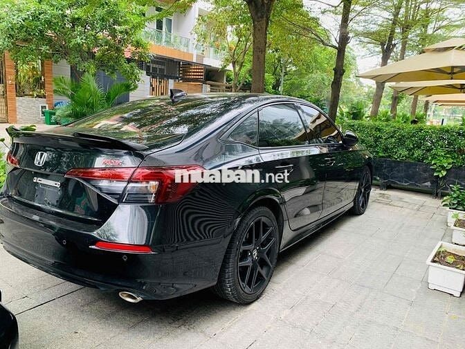 Honda Civic RS 2024 - 9800 km Siêu Đẹp Hãng Bán