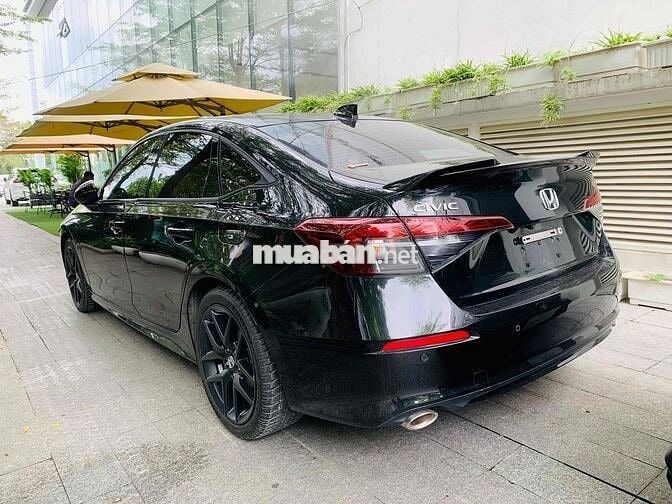 Honda Civic RS 2024 - 9800 km Siêu Đẹp Hãng Bán