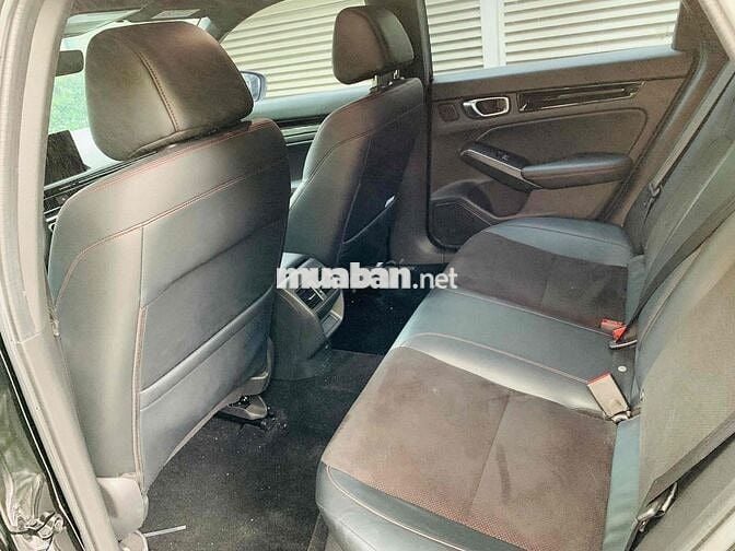 Honda Civic RS 2024 - 9800 km Siêu Đẹp Hãng Bán