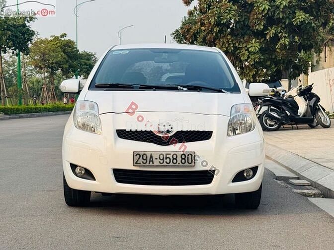 TOYOTA YARIS 1.5AT sx 2013
