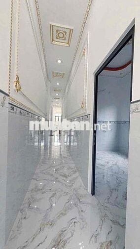 Ông anh cất nhà nhưng không ở, cần bán 950triệu, sổ hồng riêng