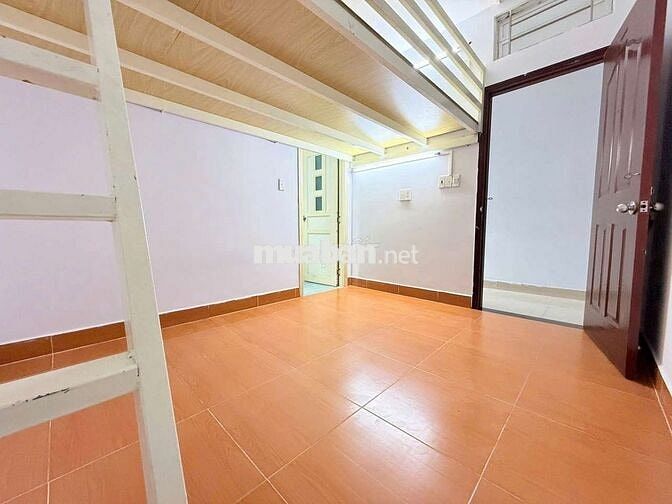 Phòng gác máy lạnh ngay Aeon Tân Phú