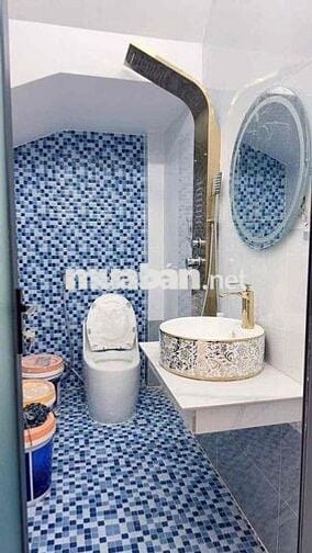 Ông anh cất nhà nhưng không ở, cần bán 950triệu, sổ hồng riêng