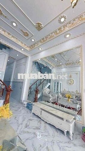 Ông anh cất nhà nhưng không ở, cần bán 950triệu, sổ hồng riêng