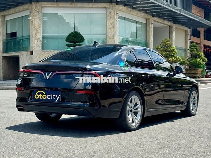 VinFast Lux A Base 2021 - Màu đen - 2v7km