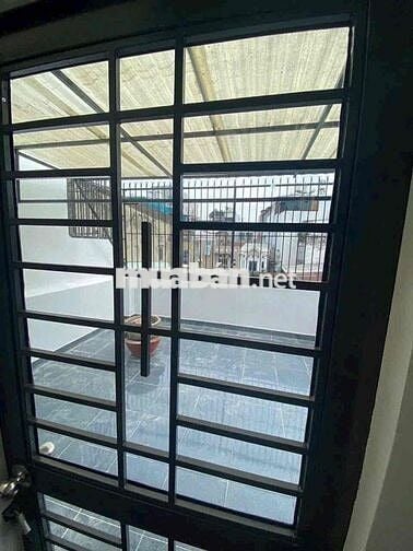 Cho thuê nhà hẻm xe hơi 2 lầu 3PN, có sân rộng