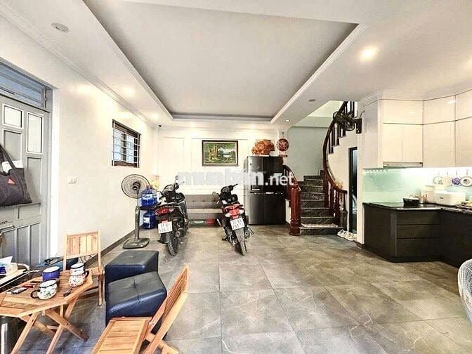 Bán nhà  phố Đội Cấn, 10,5 tỷ, 33m2, ngõ rộng xe 5 tạ tránh xe máy,