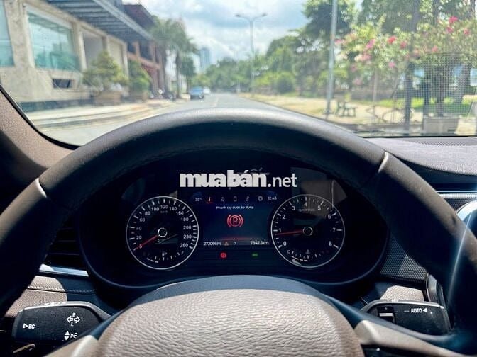 VinFast Lux A Base 2021 - Màu đen - 2v7km