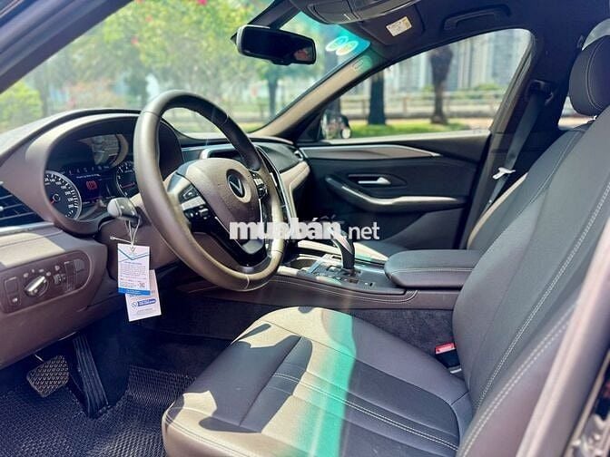 VinFast Lux A Base 2021 - Màu đen - 2v7km