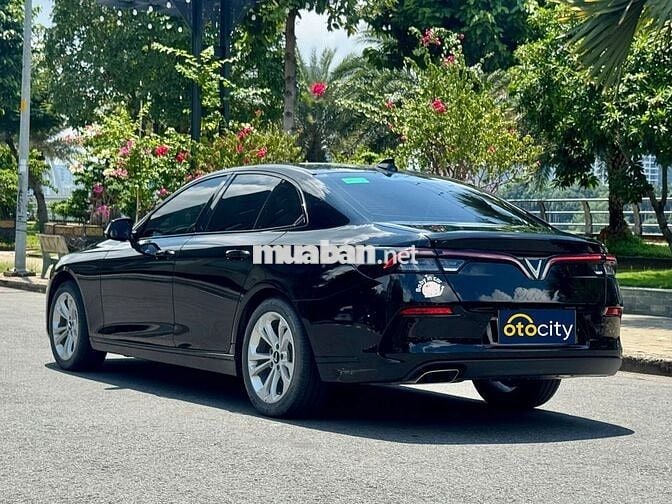 VinFast Lux A Base 2021 - Màu đen - 2v7km