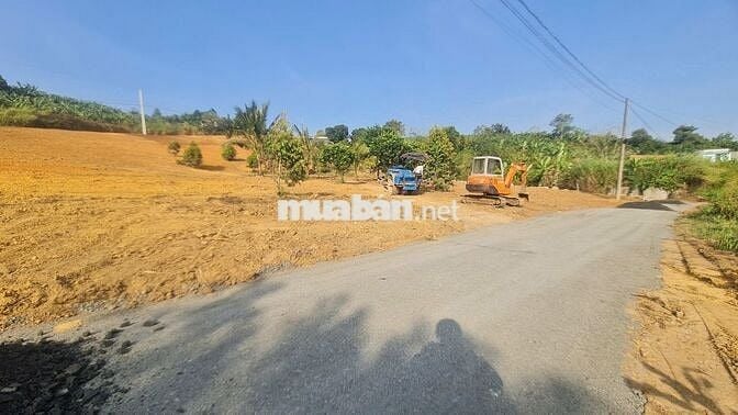 CẦN RA GẤP LÔ VIEW HỒ, NGAY KHU DÂN CƯ, CÓ NGÂN HÀNG HỖ TRỢ