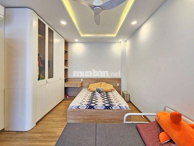 SIÊU PHẨM NHÀ MỚI XÂY - Hoàng Việt,TBình-DT 5.5 x 20-4 Tầng, Thang máy
