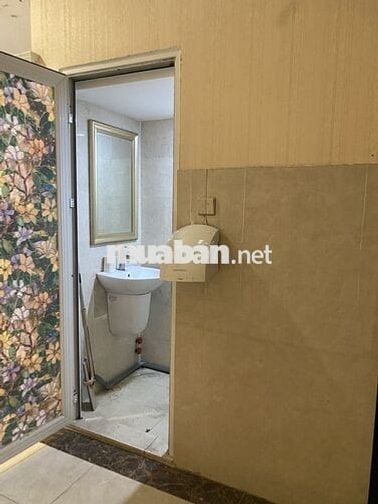 NHÀ ĐẸP CÓ SÂN ĐẬU XE, PHÙNG VĂN CUNG, 63m2 NGANG 4.2M, 10TR/THÁNG