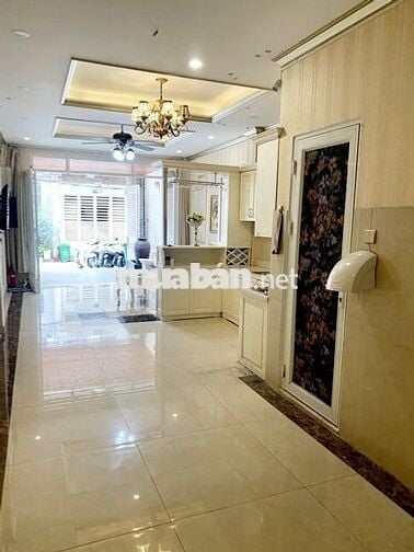 NHÀ ĐẸP CÓ SÂN ĐẬU XE, PHÙNG VĂN CUNG, 63m2 NGANG 4.2M, 10TR/THÁNG