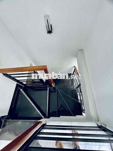 NHÀ TÂN THỚI HIỆP 1 HẦM  1 TRỆT 2 LẦU + SÂN THƯỢNG - KH LỘ GIỚI, HK QH
