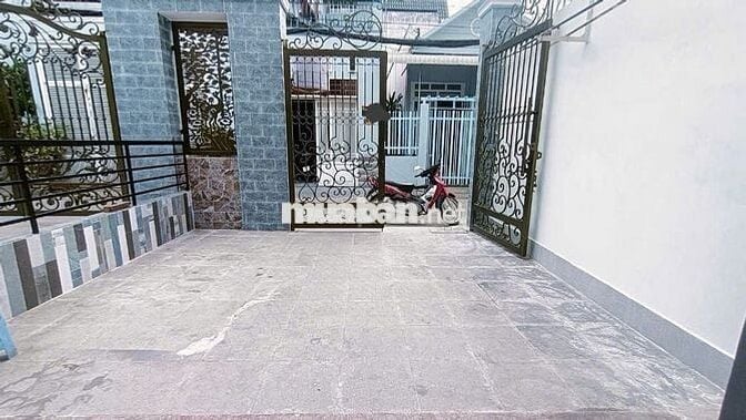 nhà 7 triệu - 3 phòng ngủ có sân đậu ô tô gần BV Phụ Sản Cần Thơ