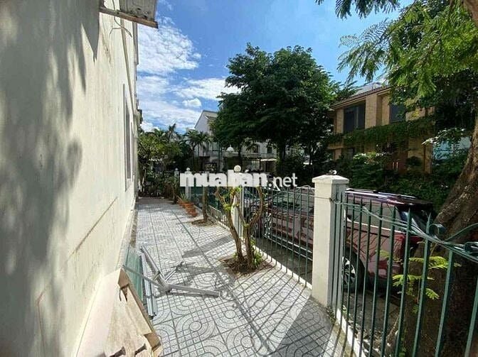 Cho Thuê Biệt thự góc 3 mặt tiền Phố Phú Mỹ Hưng