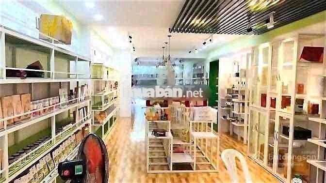 Nhà Mặt tiềnTrần Bình Trọng, Bình Thạnh (Siêu rộng 400m2, sân 25m)