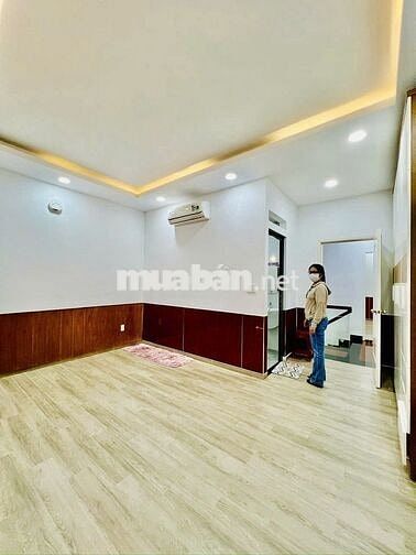 Nhà mới đẹp,dt 4*12m,3lau,5pn,5wc,sân thượng,oto đậu,khu dân cư đẹp