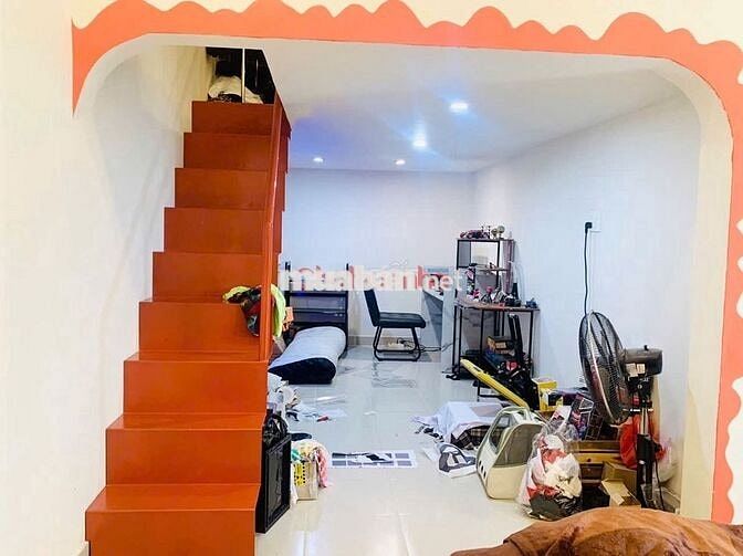 NHÀ MỚI SƠN SỬA - CÓ SÂN ĐỂ XE Ô TÔ - GIÁ CHỈ 18 Triệu