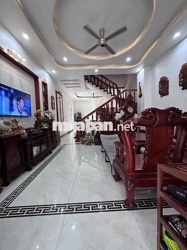 Bán gấp nhà 1 trệt 3 lầu đẹp gần D2D phường Thống Nhất
