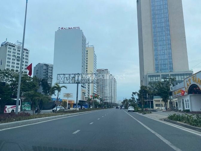 Bán khách sạn 5 sao 250 phòng Trung tâm Bái Cháy, Hạ Long 
