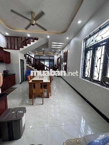 Bán gấp nhà 1 trệt 3 lầu đẹp gần D2D phường Thống Nhất