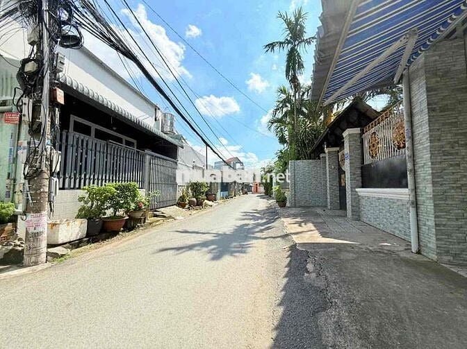 Bán gấp nhà 1 trệt 3 lầu đẹp gần D2D phường Thống Nhất