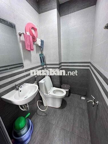 Bán gấp nhà 1 trệt 3 lầu đẹp gần D2D phường Thống Nhất