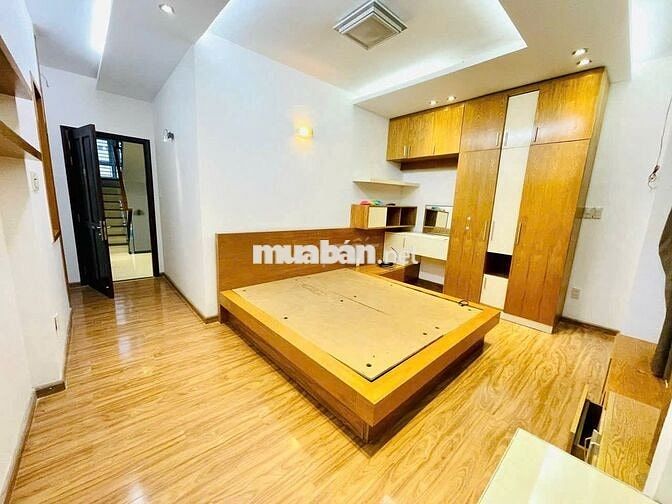 Cho thuê nhà mới đẹp 666C Đường 3/2, Phường 14, Quận 10.