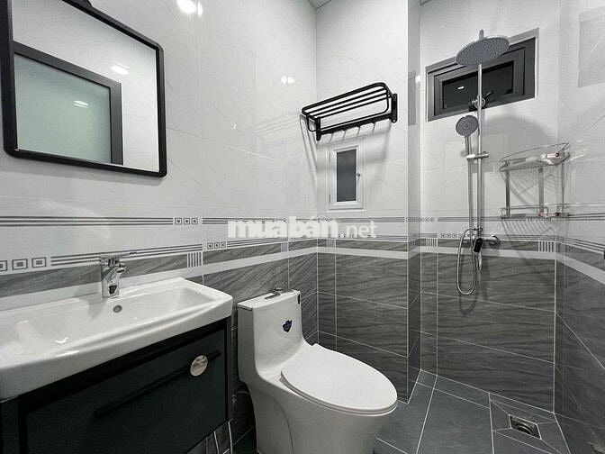 PHÒNG MỚI XÂY GIÁ RẺ GẦN ĐẠI HỌC NGUYỄN TẤT THÀNH