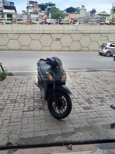  Cần bán xe tay ga SH 150CC. Xe đk năm 2014 biển HN. Giá 38,5 triệu