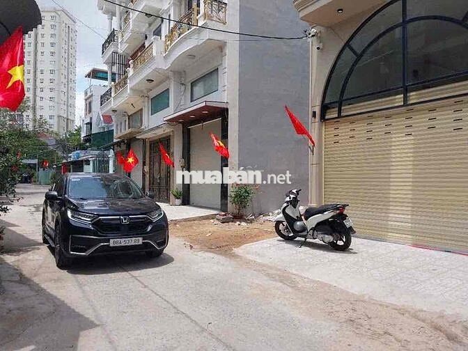 BÁN CHDV CAO CẤP CÓ TẦNG HẦM+THANG MÁY,TẶNG FUN NỘI THẤT.