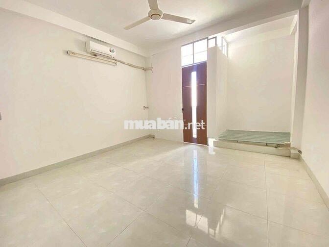 nhà 3 tầng 3 mê mặt tiền Hoà Minh 16