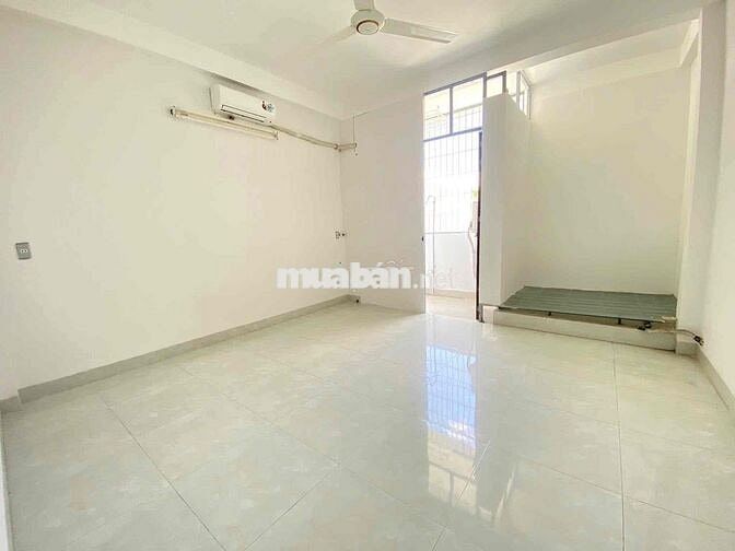 nhà 3 tầng 3 mê mặt tiền Hoà Minh 16