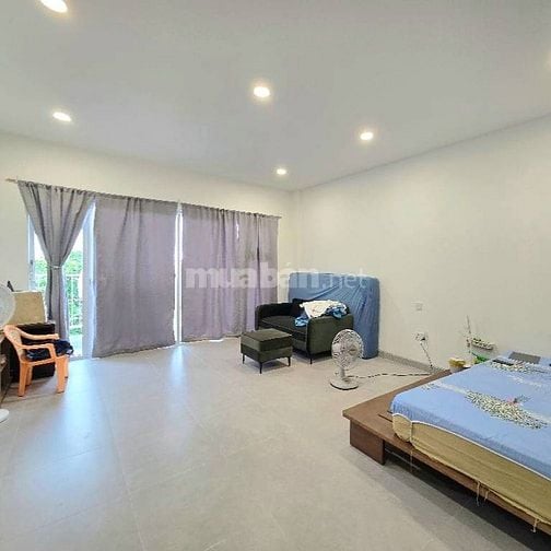 Xe hơi tránh đối diện Emart Phan Văn Trị - 6 tầng, thang máy-hơn 14 tỷ
