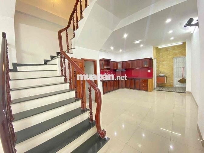 nhà 3 tầng 3 mê mặt tiền Hoà Minh 16