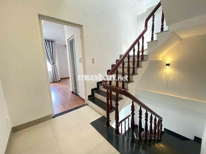 nhà 3 tầng 3 mê mặt tiền Hoà Minh 16