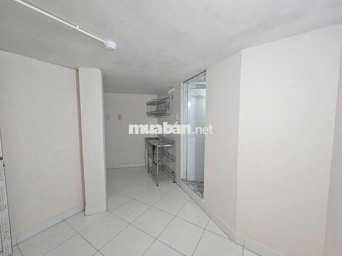 Phòng sinh viên giá rẻ có thang máy ngay vòng xoay Lê Đại Hành