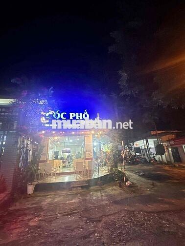 GIA ĐÌNH BẬN RỘN CẦN SÁNG QUÁN CAFFE ĐÔNG KHÁCH