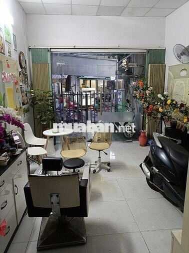 Nhà MT Bùi Quang Là, Vị trí đẹp, ngay ngã 4, 1T 1L, TL