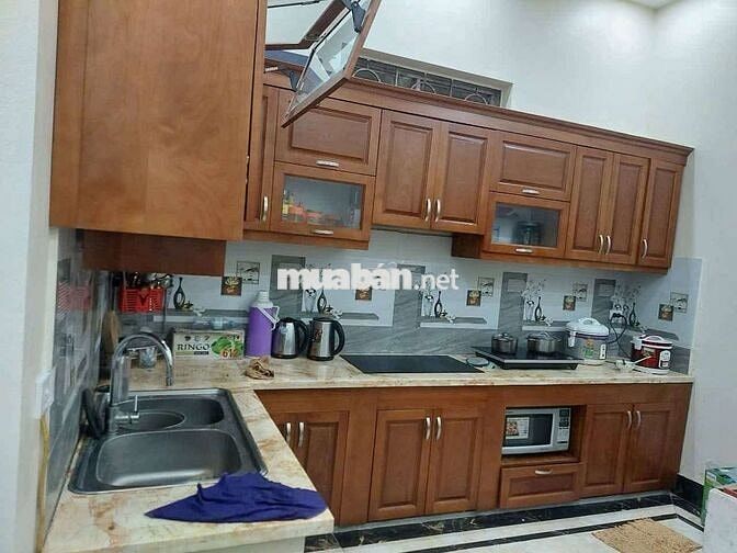 Cho thuê nhà nguyên căn ngõ 81 phố trạm ô tô, ở hoặc kết hợp văn phòng