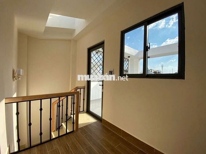 Ngay VinCom Nguyễn Xí! Bán nhà (6x7m) 5 tầng mới cứng - 8PN8WC