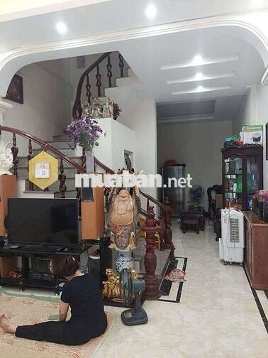 Cho thuê nhà nguyên căn ngõ 81 phố trạm ô tô, ở hoặc kết hợp văn phòng