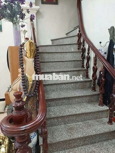 Cho thuê nhà nguyên căn ngõ 81 phố trạm ô tô, ở hoặc kết hợp văn phòng