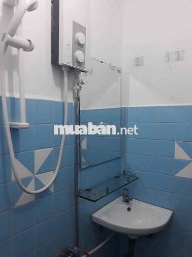 Phòng cho thuê Giá rẻ có cửa sổ trời Gần UEH CS B 1,4km