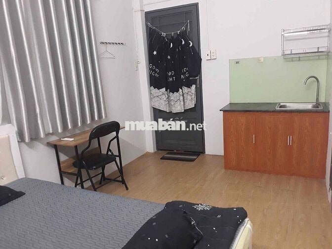 Phòng cho thuê Giá rẻ có cửa sổ trời Gần UEH CS B 1,4km