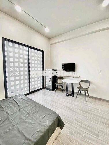 CĂN HỘ CỬA SỔ FULL NỘI THẤT THANG MÁY NGAY CẦU TRẦN QUANG DIỆU