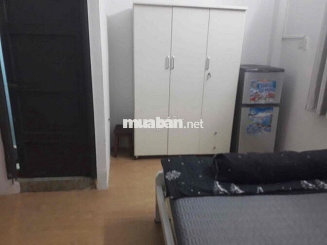 Phòng cho thuê Giá rẻ có cửa sổ trời Gần UEH CS B 1,4km