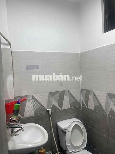 Chính chủ cần cho thuê phòng hơn 20m2 ngay Nguyễn Sơn , Tân Phú chỉ 3d